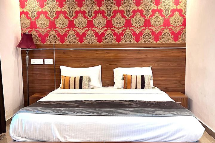 Room 25 of 74