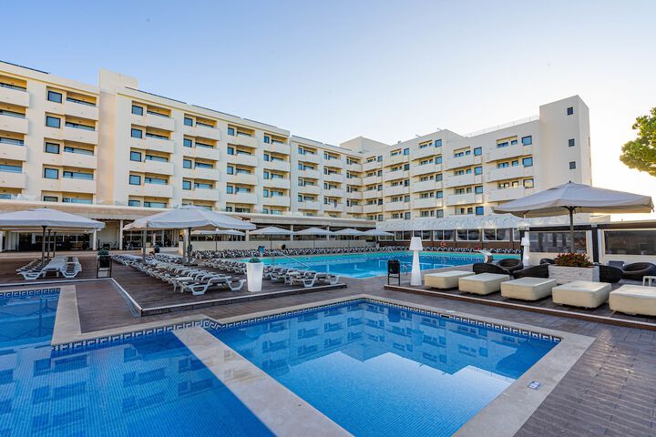 Hotel Pool