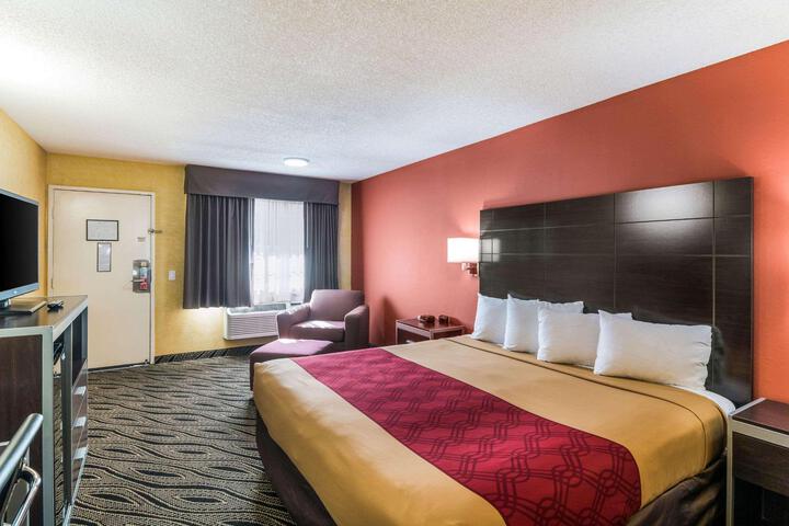 1 King Bed Accessible (7 of 8)