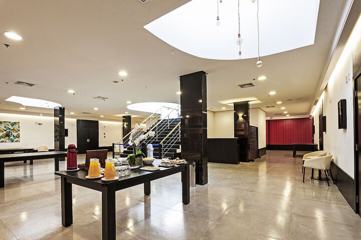 Ballroom/Hall 76 of 83