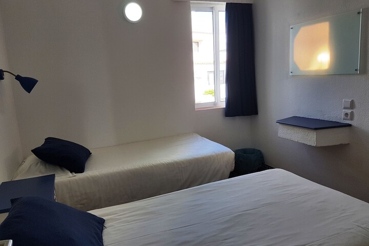 Room 10 of 72