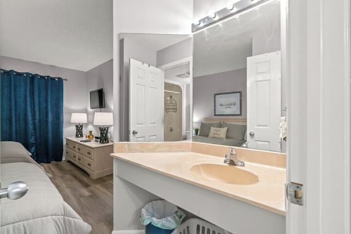 Room 2 of 48