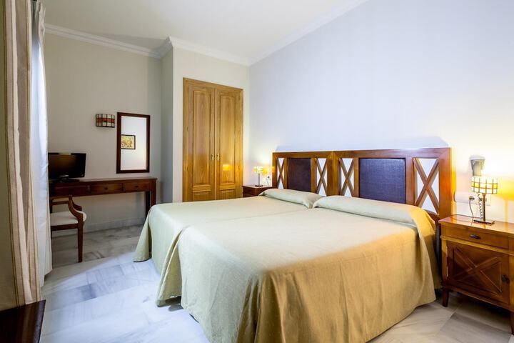 Room 15 of 37