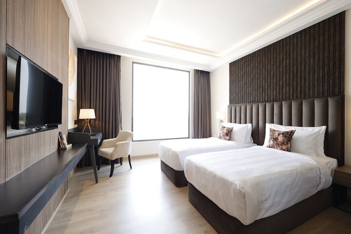 Room 2 of 52