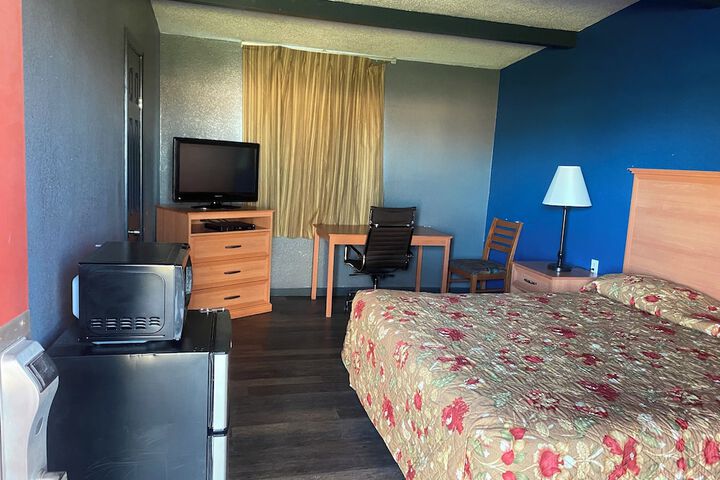 Room 4 of 20
