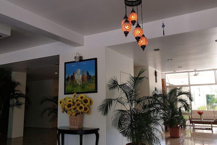 Hotel 2 of 124