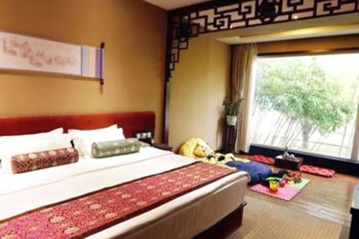 Room 4 of 7