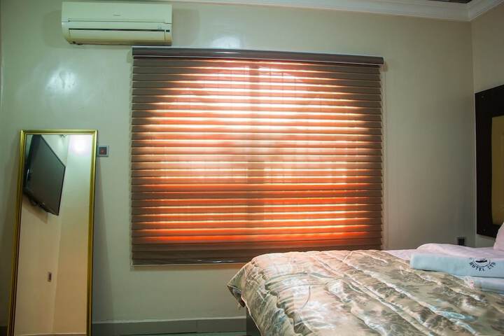 Room 5 of 38