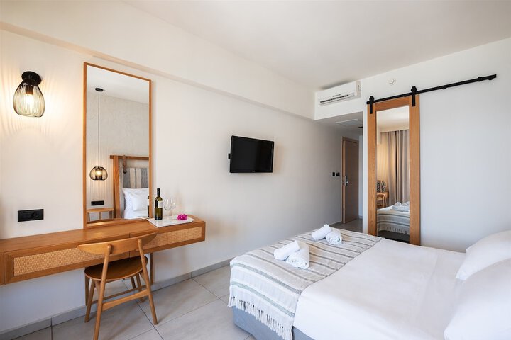 Room 12 of 32