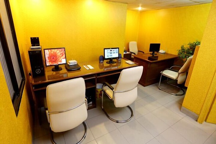 Business Center 29 of 32
