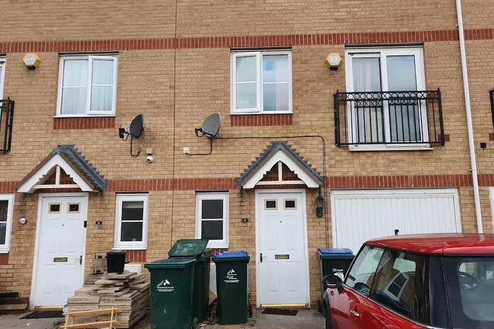 9 Cobb Close Holiday House