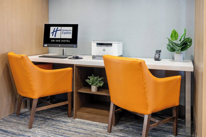 Business Center 43 of 45