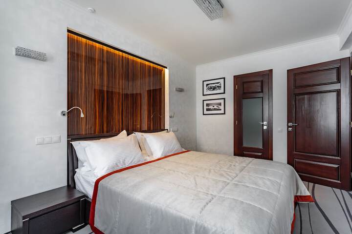Room 42 of 77