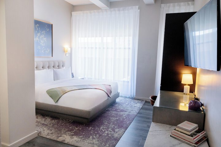 Room 42 of 100