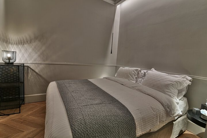 Room 10 of 80