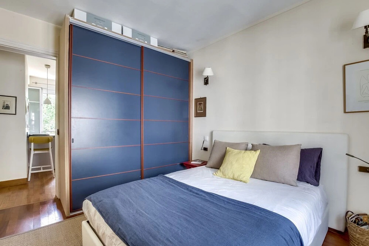 Room 6 of 9