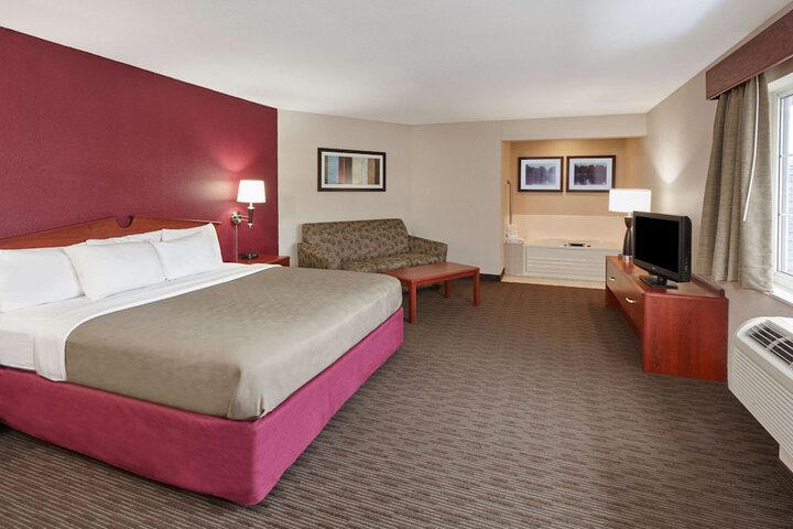 1 King Bed (7 of 8)