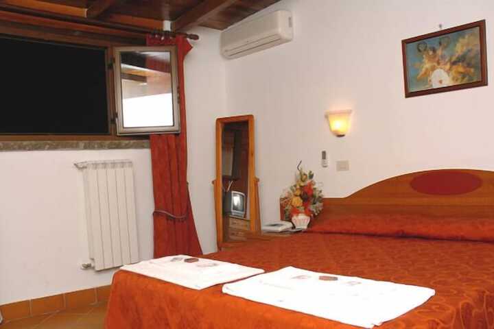 Room 7 of 35