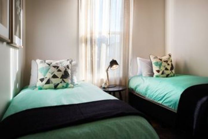 Room 10 of 18
