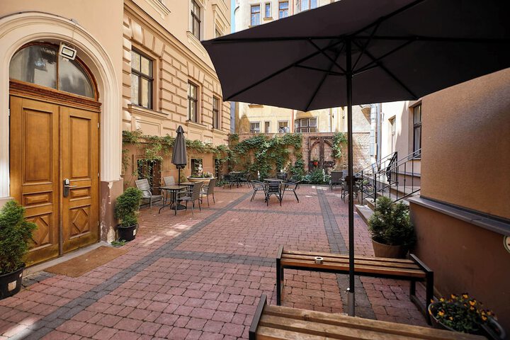 Hotel Exterior 75 of 76