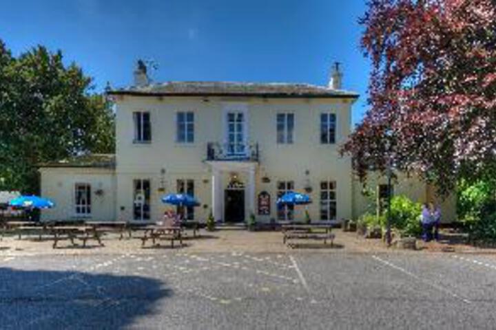 Elms Hotel by Good Night Inns