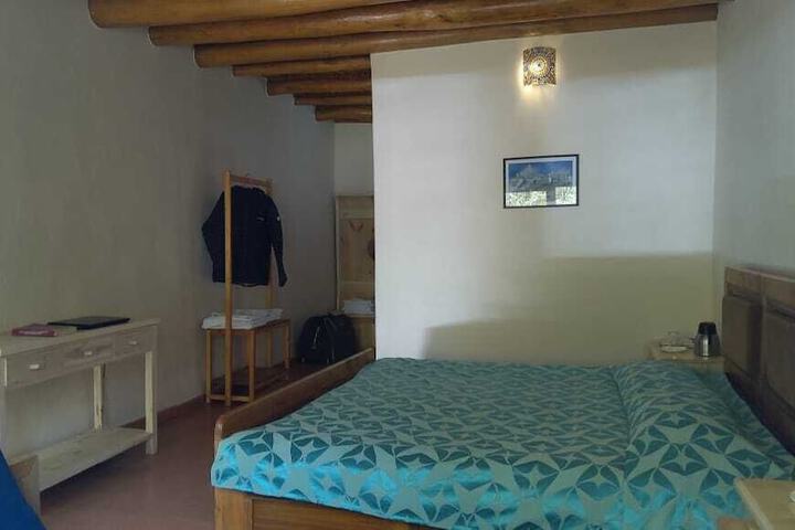Room 12 of 27