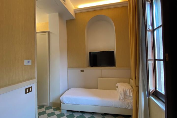 Room 72 of 180