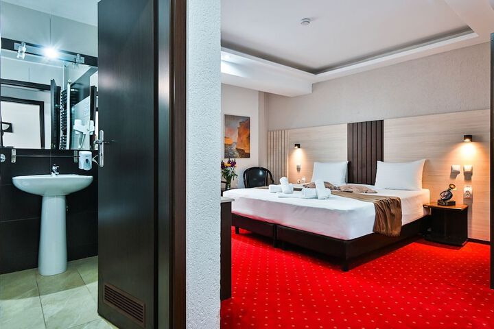 Room 30 of 46