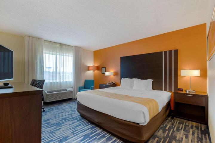 1 King Bed (6 of 14)