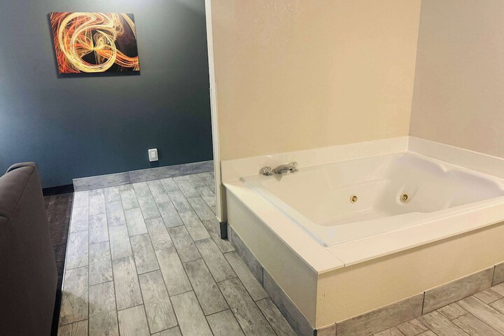 Room 15 of 33