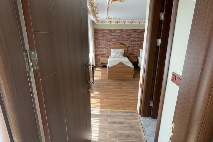Room 12 of 24
