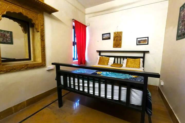 Room 2 of 10