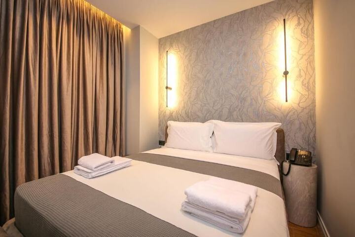 Room 4 of 108