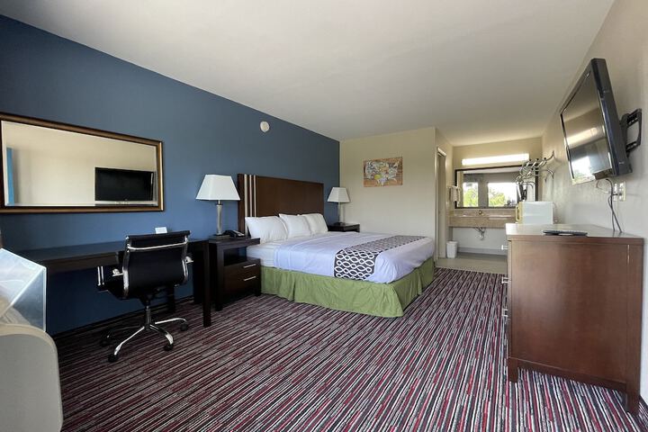 Room 9 of 38