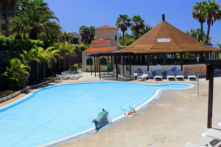 Hotel with Pool