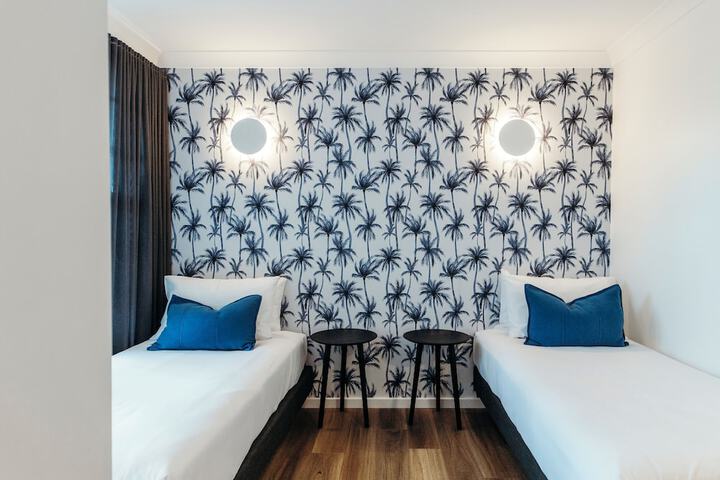 Room 13 of 38