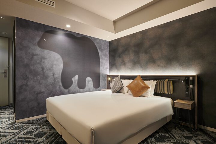 Room 18 of 143