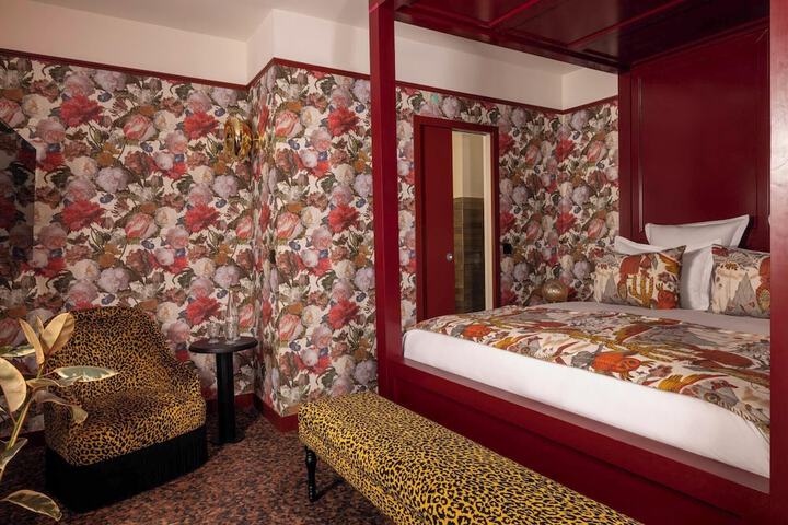 Room 16 of 65