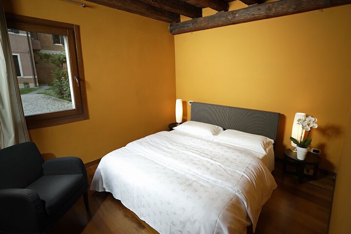 Room 2 of 42