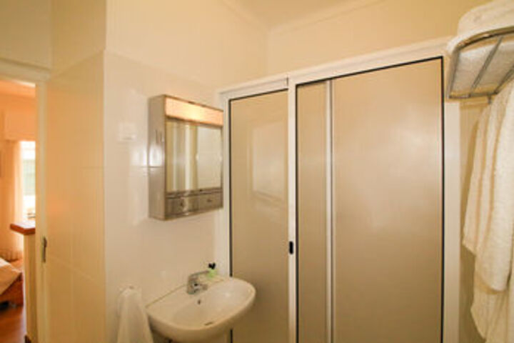 Room 10 of 33
