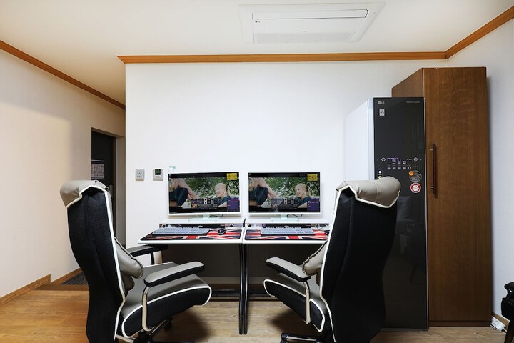 Room 14 of 90