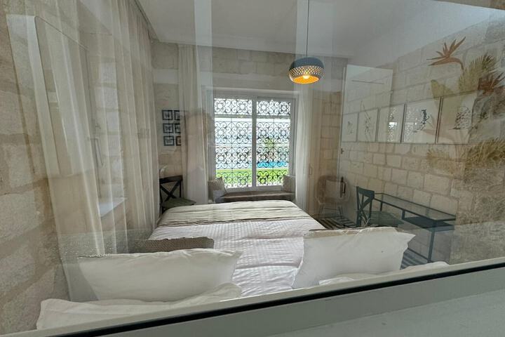 Room 12 of 24