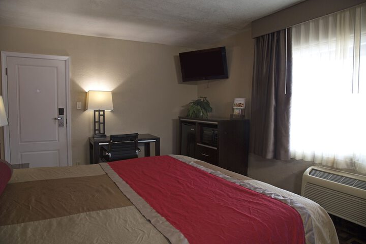 1 King Bed (13 of 18)