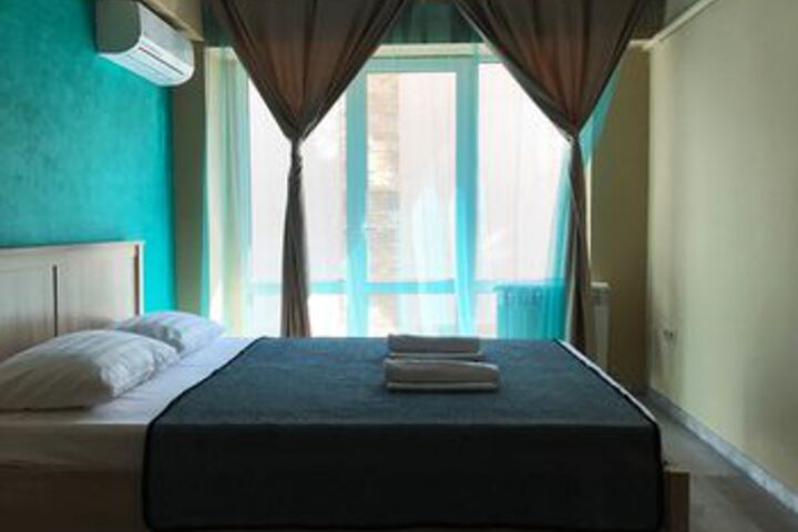 Room 13 of 33