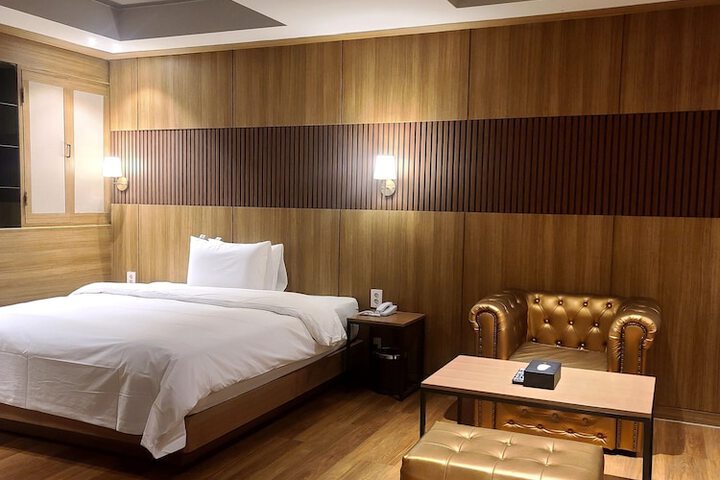 Room 7 of 15