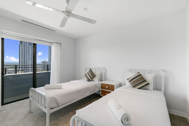 Room 6 of 115
