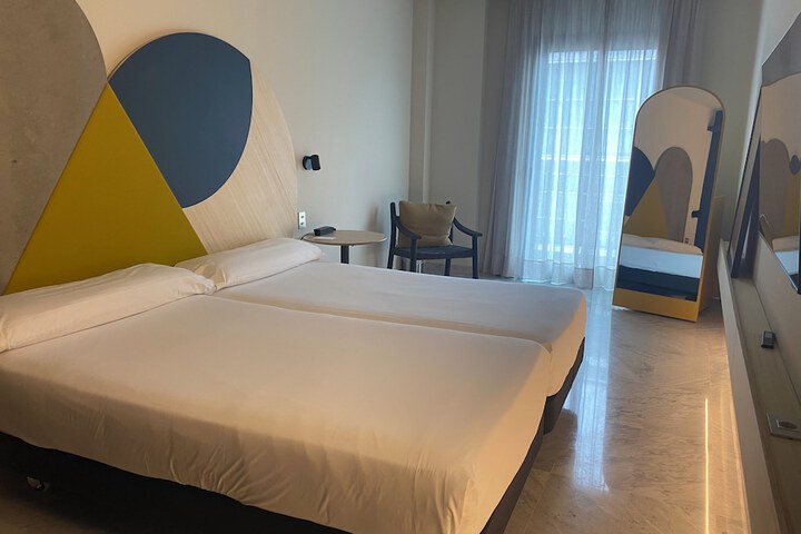Room 31 of 265