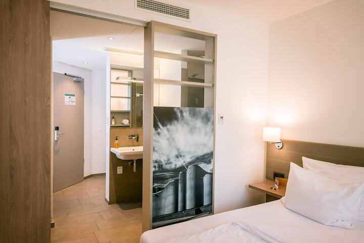 Room 15 of 40
