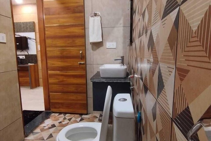 Room 13 of 17