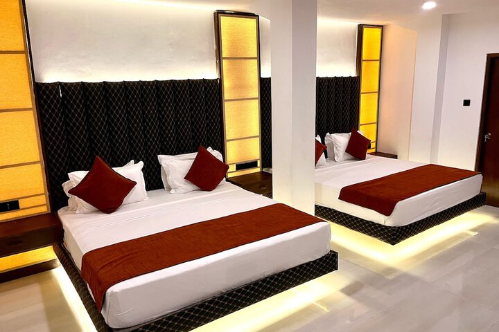 Room 6 of 28